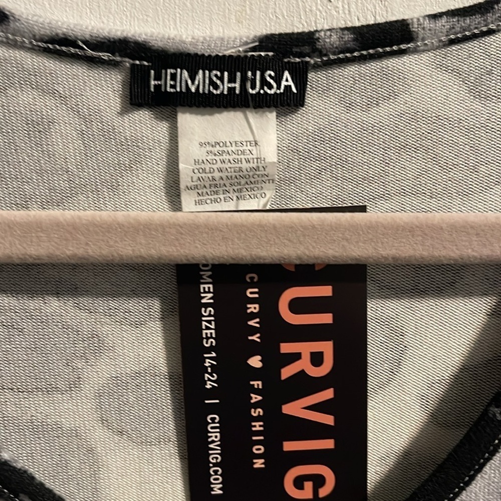HEIMISH USA Black and‎ White Patterned Top - Picture 2 of 3